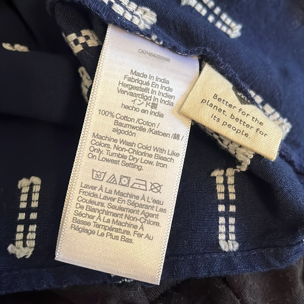 Sweetheart neckline beautiful navy and white print top - Picture 7 of 7